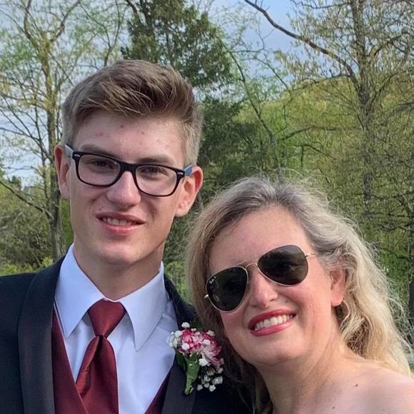 Meet your Posher, Nicole - Picture 1 of 1